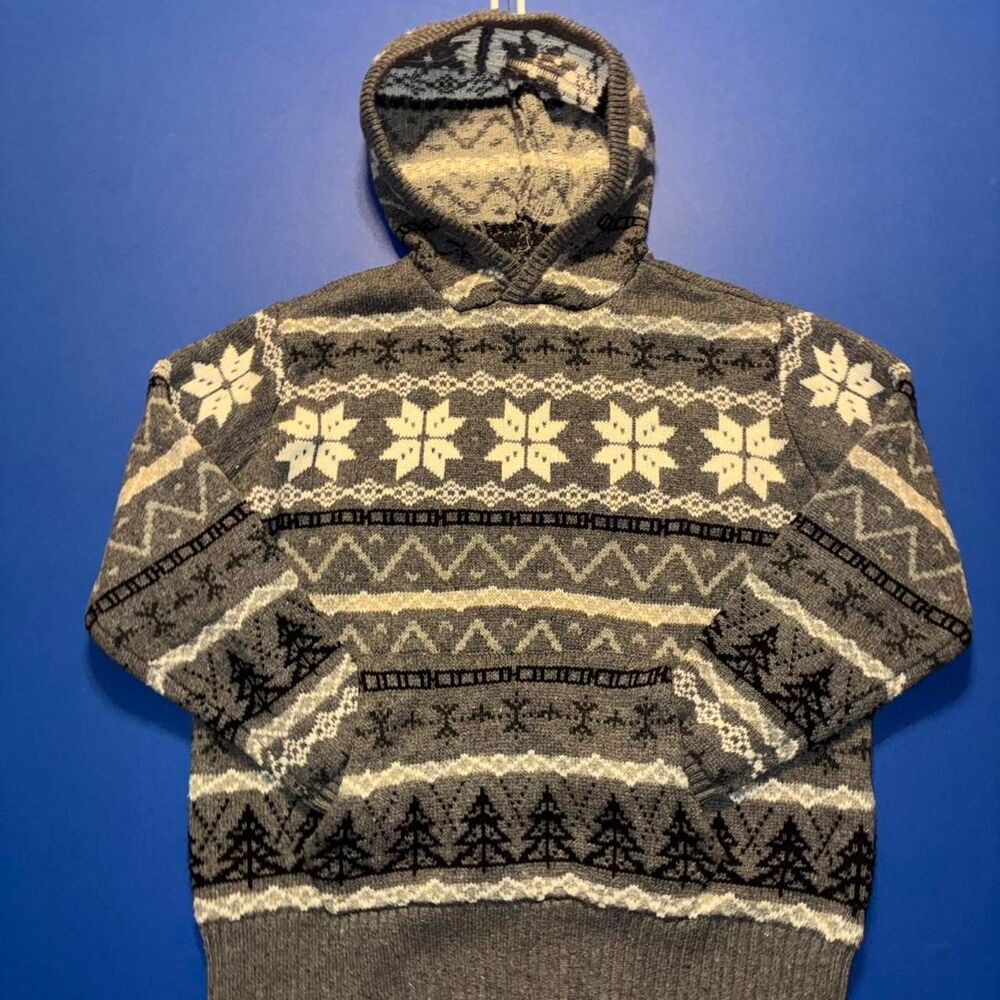 Heavyweight vintage knit hoodie. Cool snowflake design with oversized fit